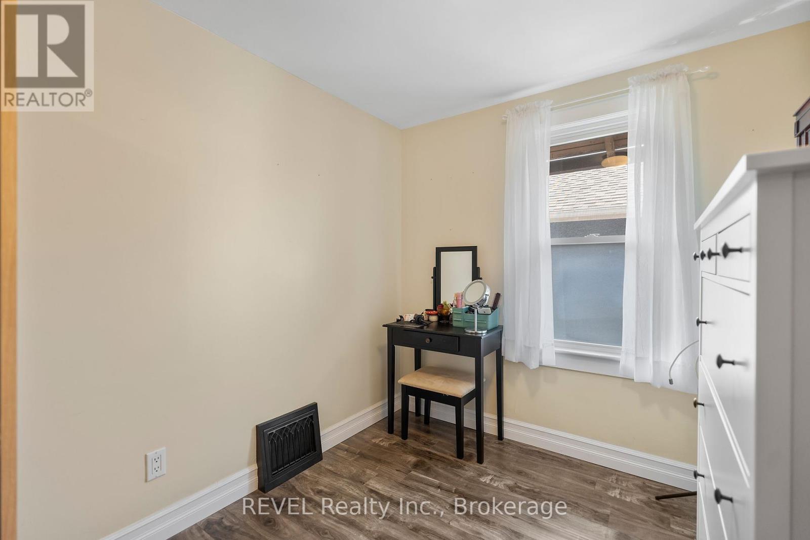 Photo 18 of 103 Wilton Avenue, Welland ON