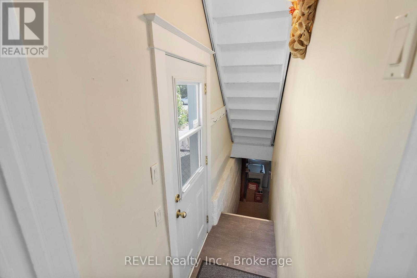 Photo 23 of 103 Wilton Avenue, Welland ON