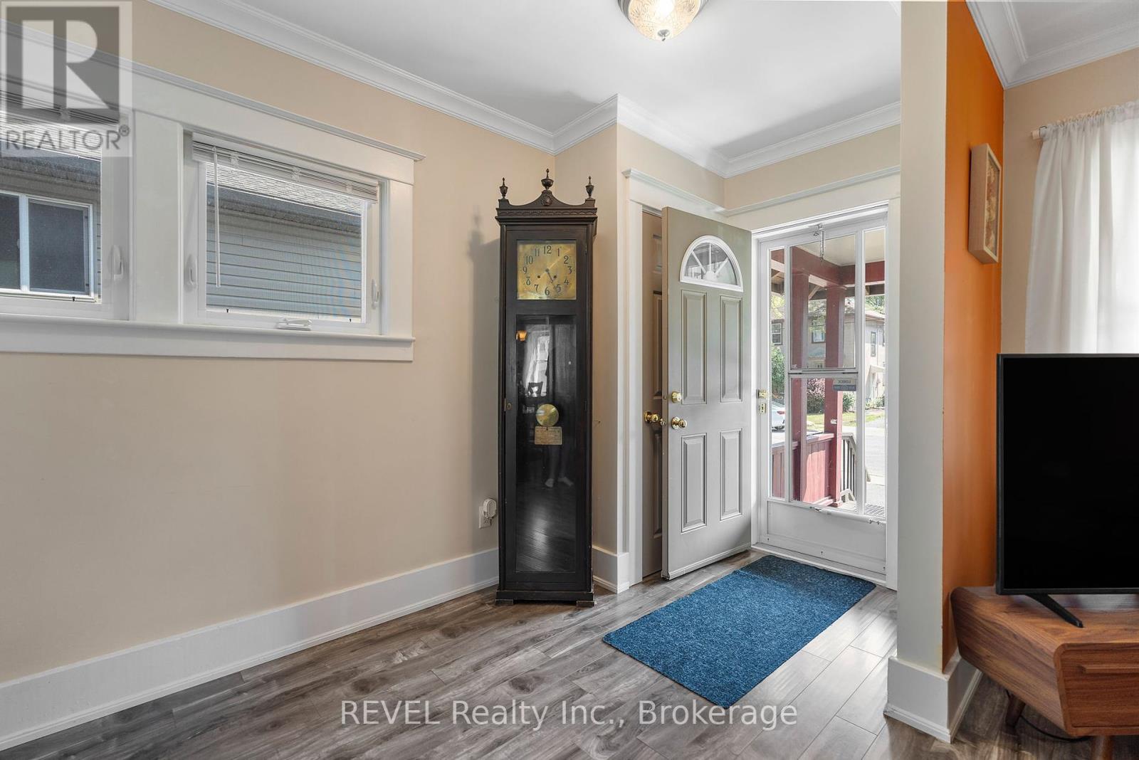 Photo 5 of 103 Wilton Avenue, Welland ON
