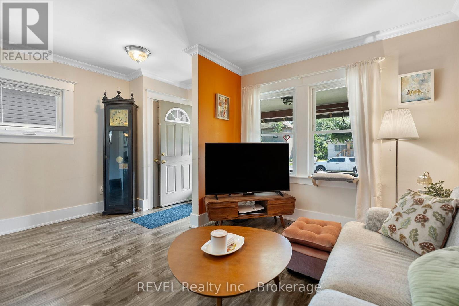 Photo 8 of 103 Wilton Avenue, Welland ON