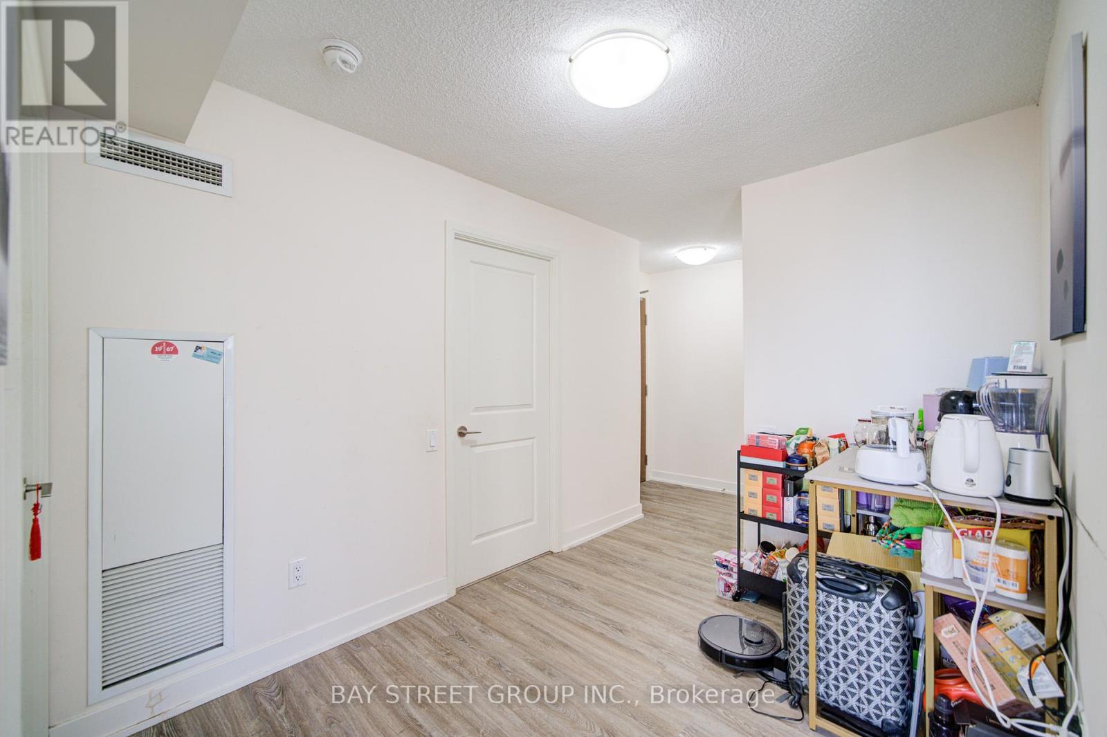 Photo 11 of 1104 23 Sheppard Avenue E, Toronto ON