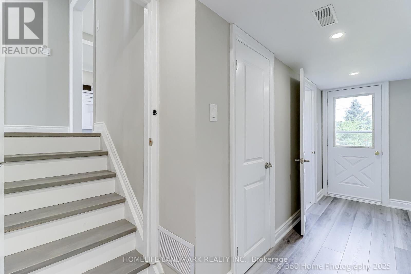 Photo 10 of 46 Bowerbank Drive, Toronto ON