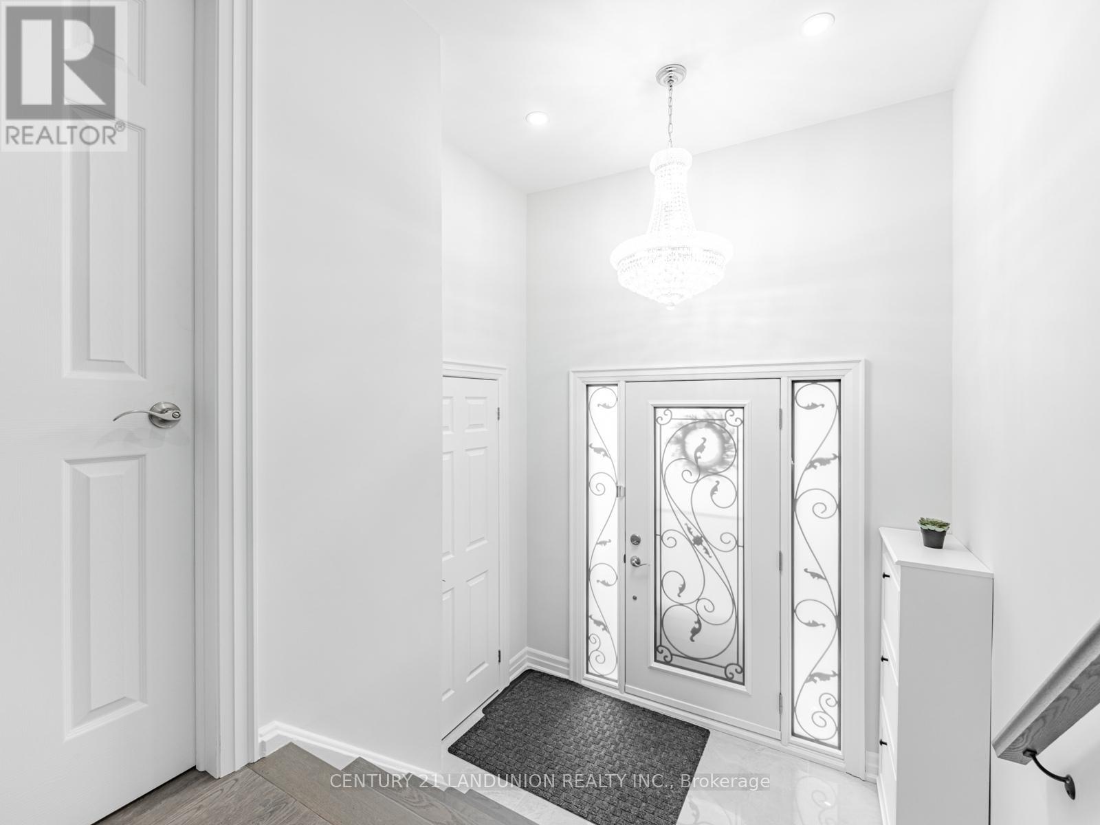 Photo 2 of 36 Levitt Court, Toronto ON