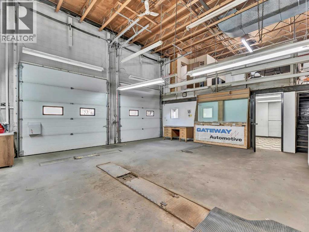 Photo 14 of 1137 1139 Kingsway Avenue Se, Medicine Hat AB