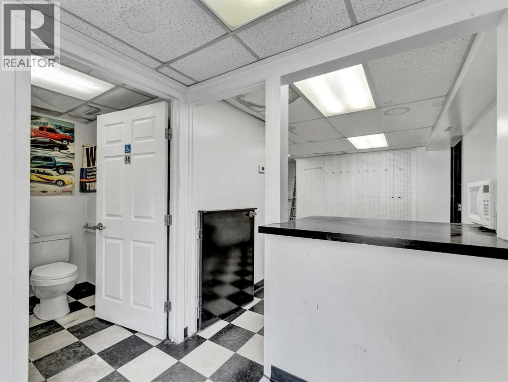 Photo 18 of 1137 1139 Kingsway Avenue Se, Medicine Hat AB