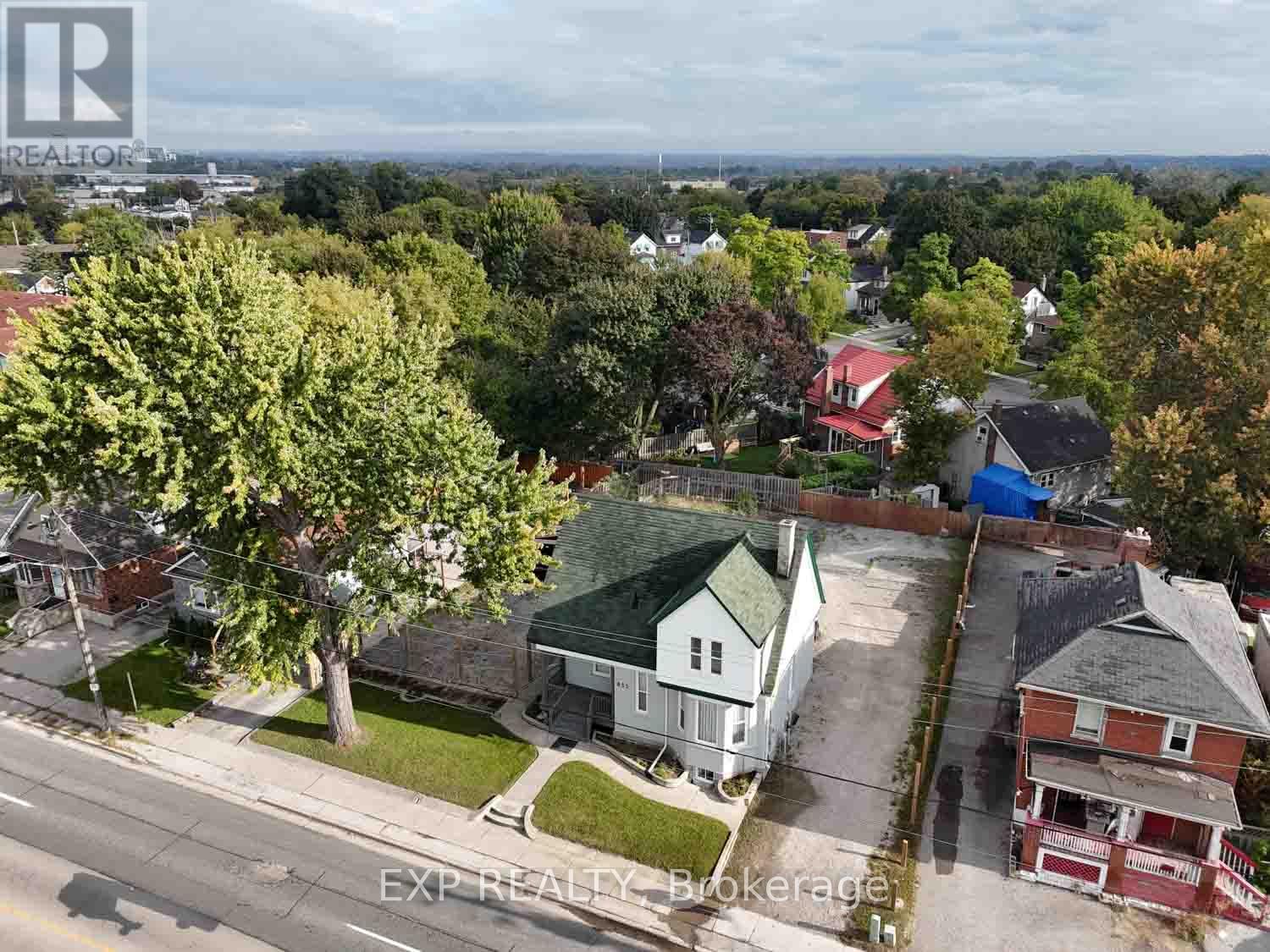 Photo 10 of 853 Simcoe Street S, Oshawa ON