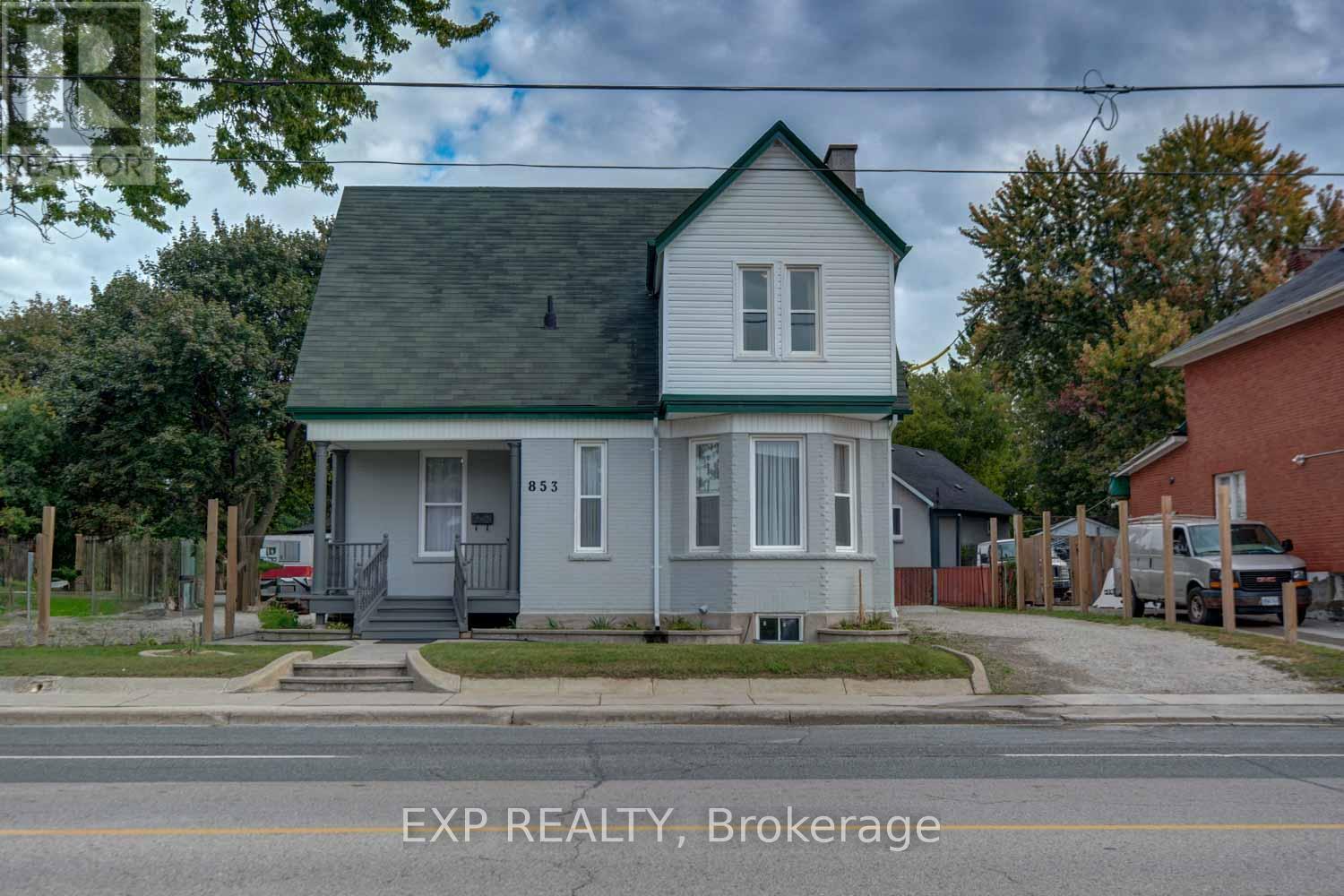 Photo 13 of 853 Simcoe Street S, Oshawa ON