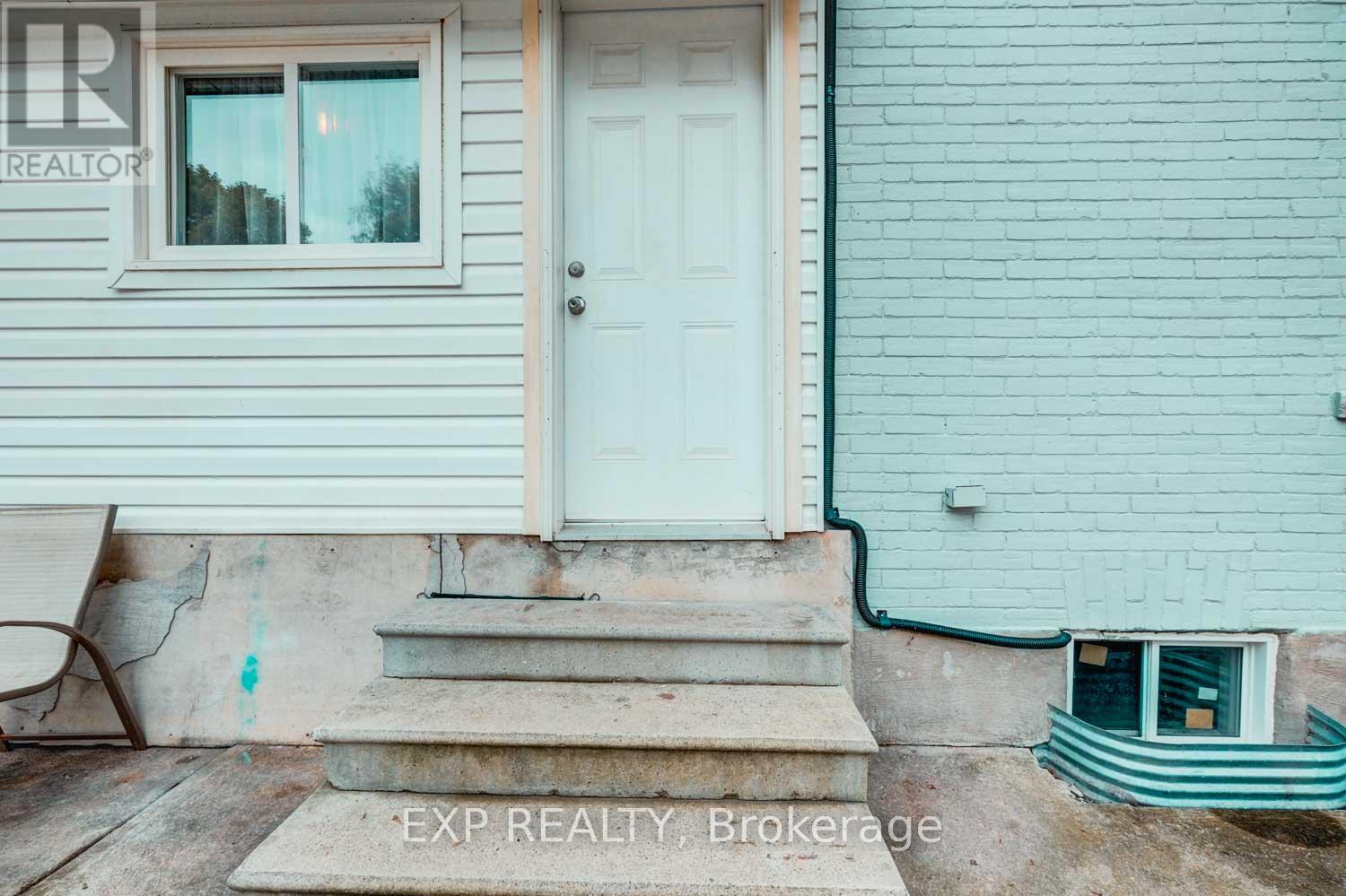 Photo 14 of 853 Simcoe Street S, Oshawa ON