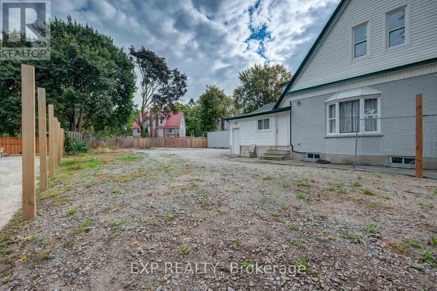 Photo 15 of 853 Simcoe Street S, Oshawa ON