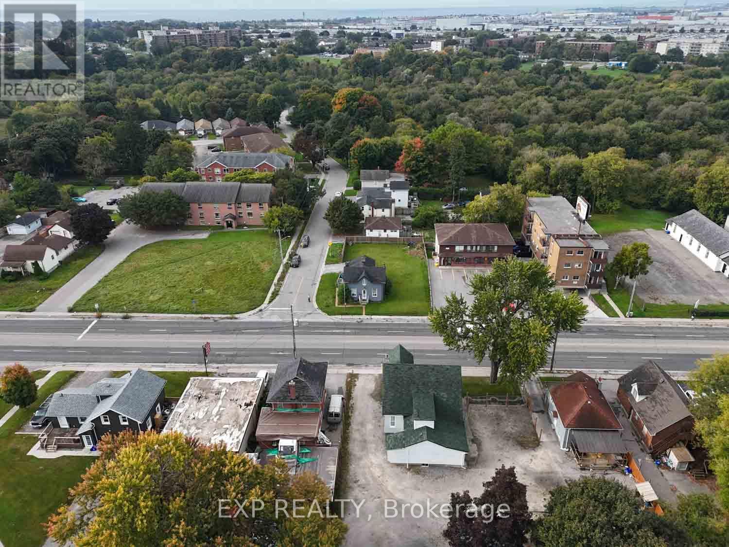 Photo 18 of 853 Simcoe Street S, Oshawa ON