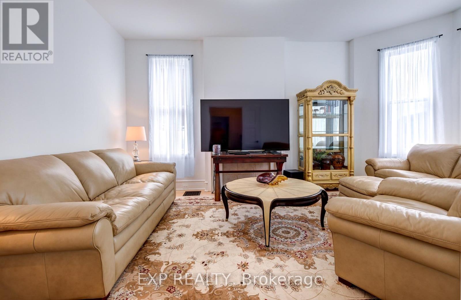 Photo 24 of 853 Simcoe Street S, Oshawa ON