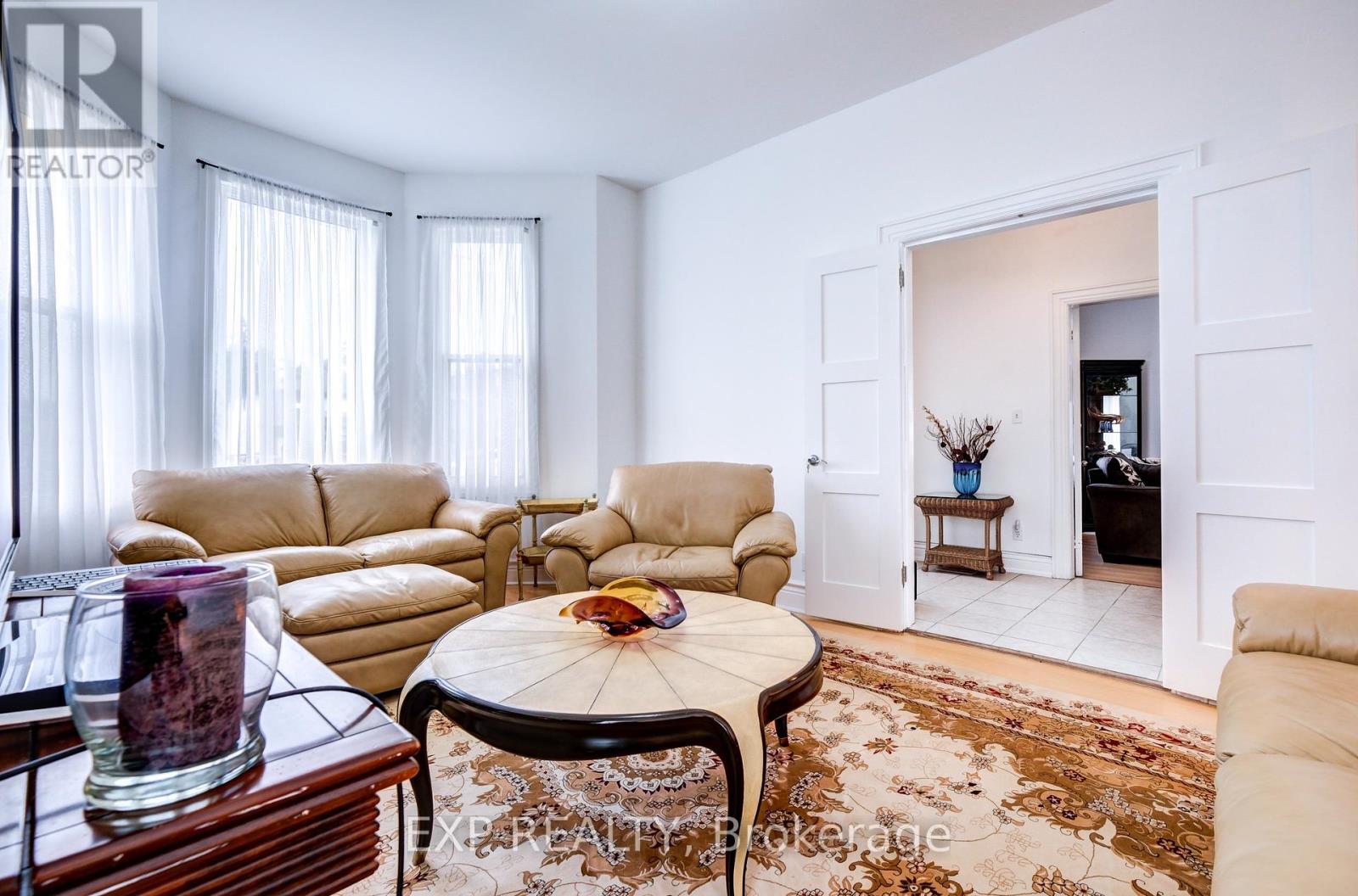Photo 25 of 853 Simcoe Street S, Oshawa ON