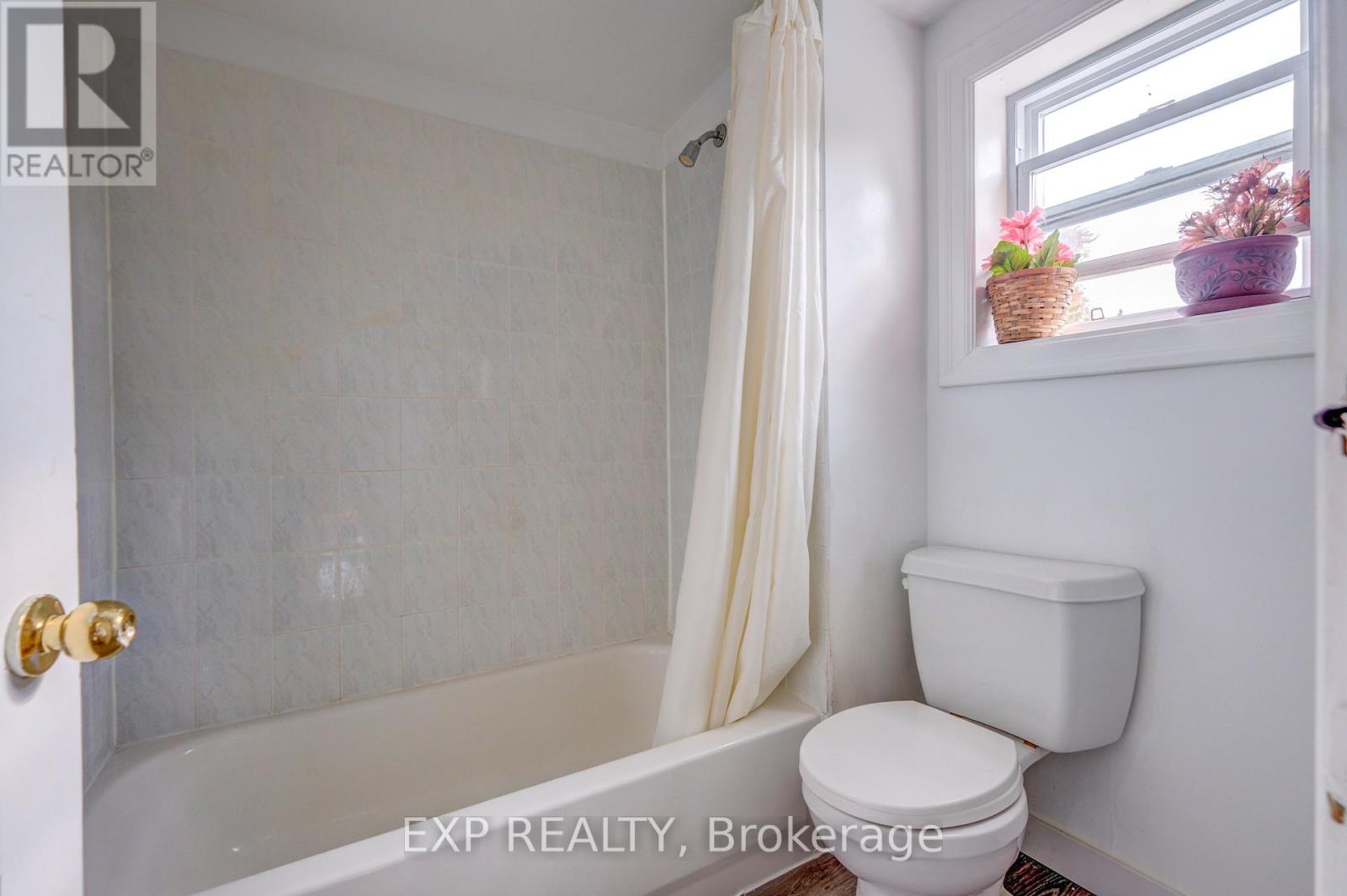 Photo 36 of 853 Simcoe Street S, Oshawa ON