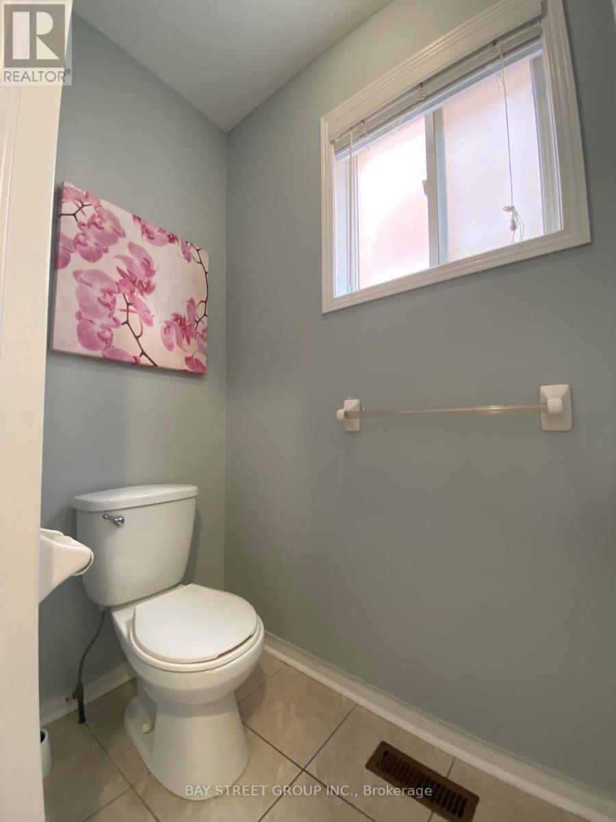 Photo 12 of 27 Neuchatel Avenue, Vaughan ON