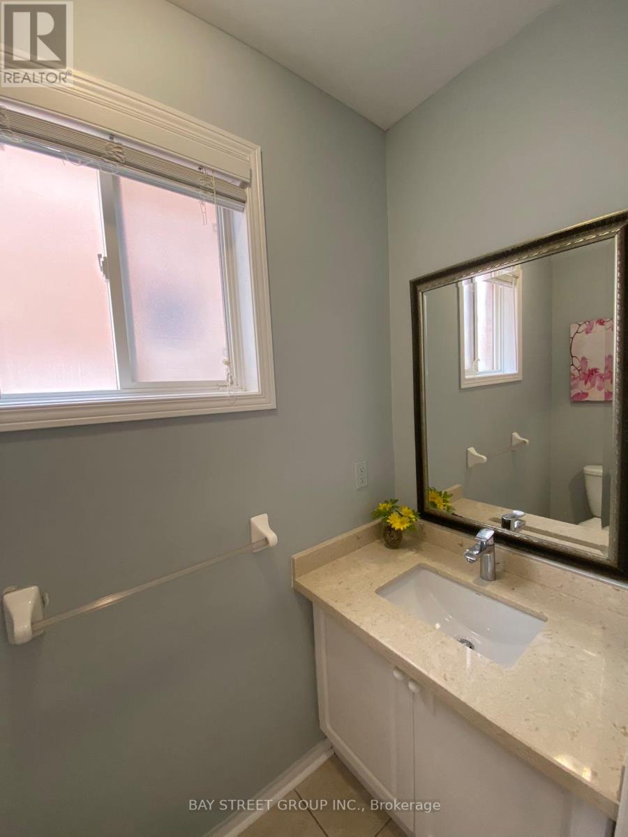 Photo 13 of 27 Neuchatel Avenue, Vaughan ON