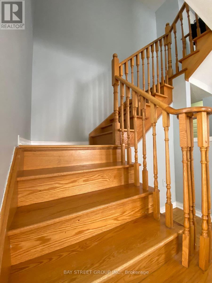 Photo 14 of 27 Neuchatel Avenue, Vaughan ON