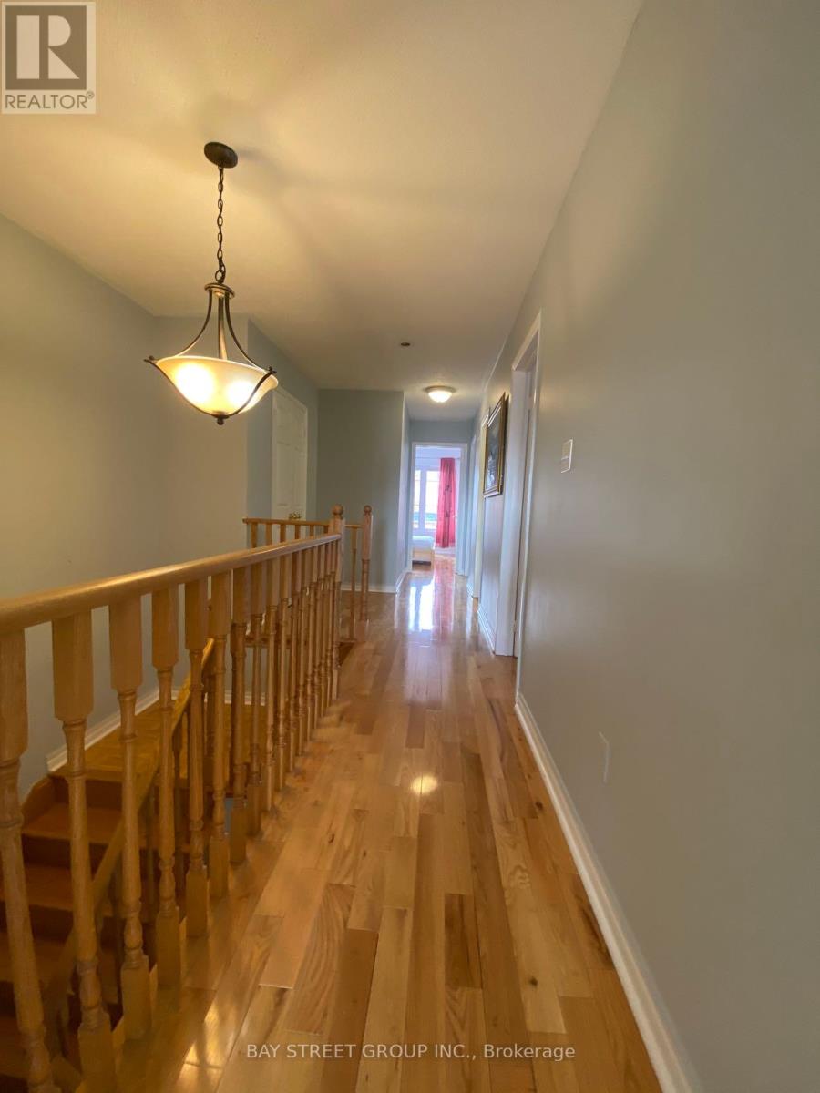 Photo 15 of 27 Neuchatel Avenue, Vaughan ON
