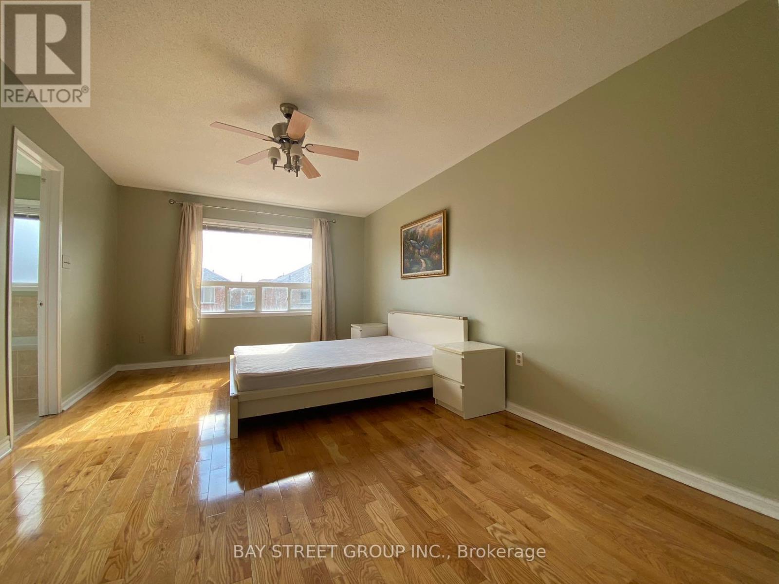 Photo 16 of 27 Neuchatel Avenue, Vaughan ON