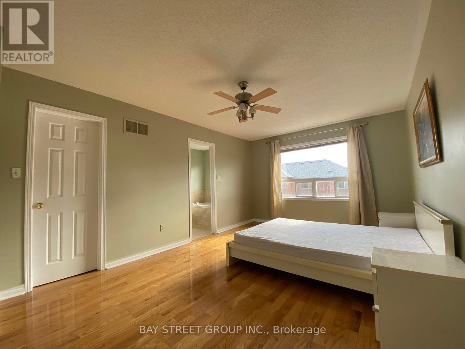 Photo 17 of 27 Neuchatel Avenue, Vaughan ON