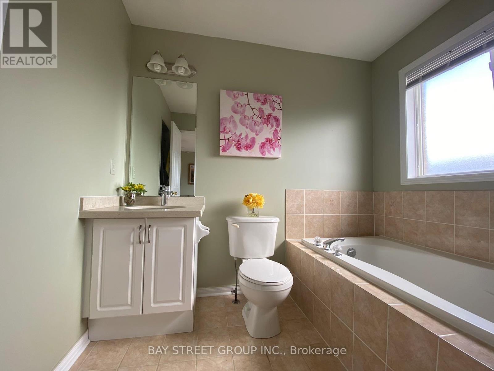 Photo 19 of 27 Neuchatel Avenue, Vaughan ON