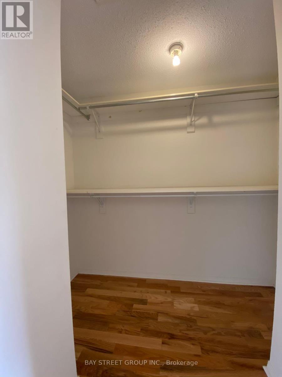 Photo 20 of 27 Neuchatel Avenue, Vaughan ON