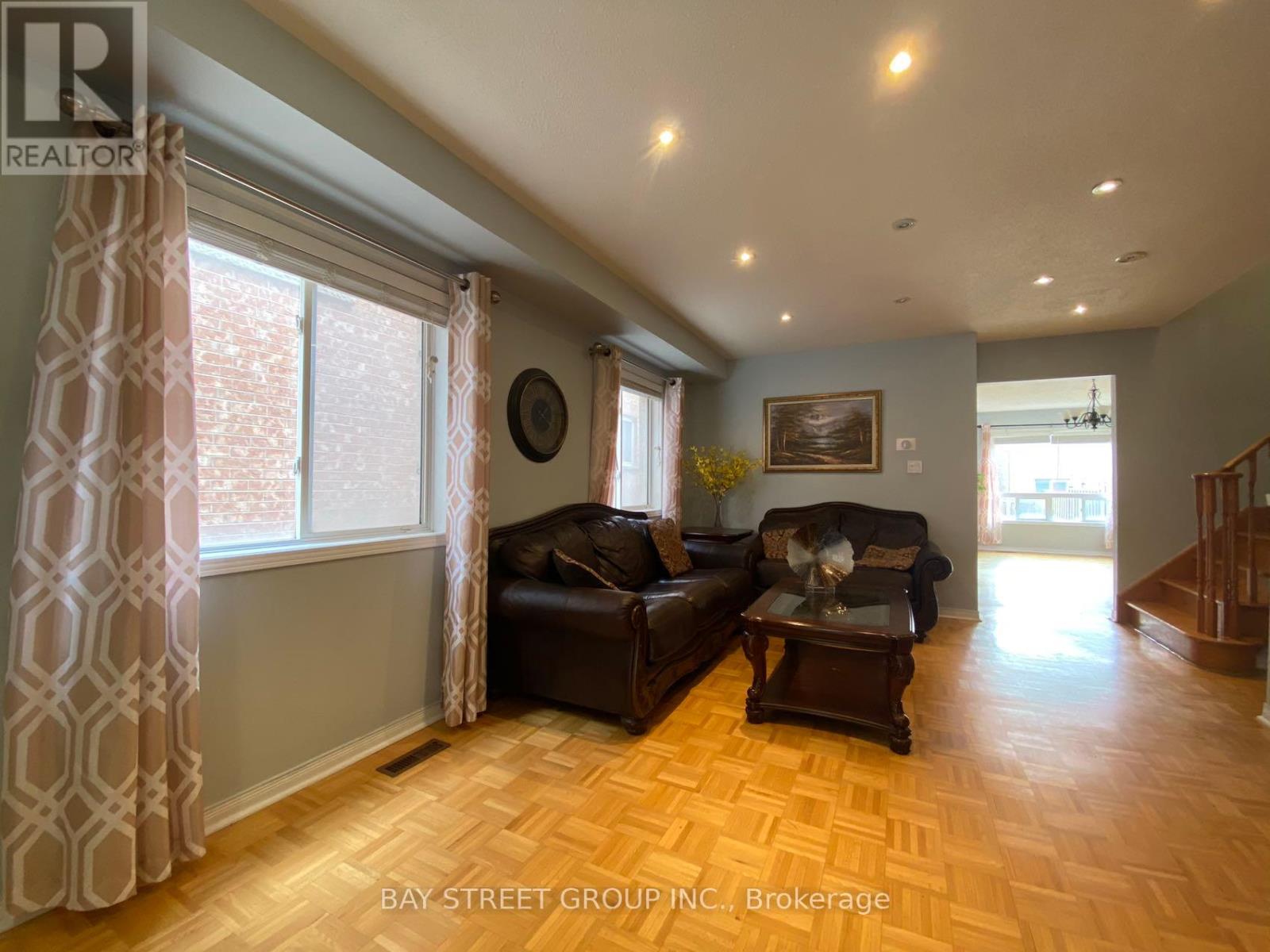 Photo 3 of 27 Neuchatel Avenue, Vaughan ON