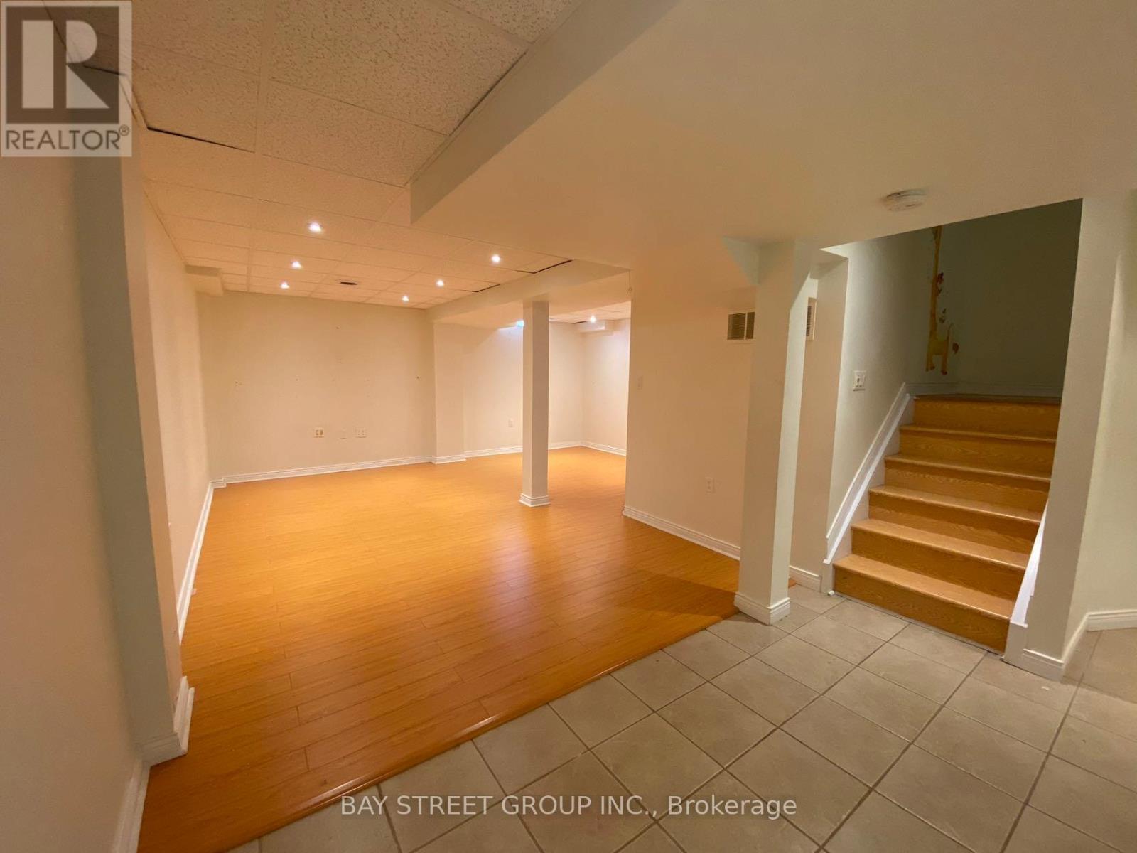 Photo 32 of 27 Neuchatel Avenue, Vaughan ON