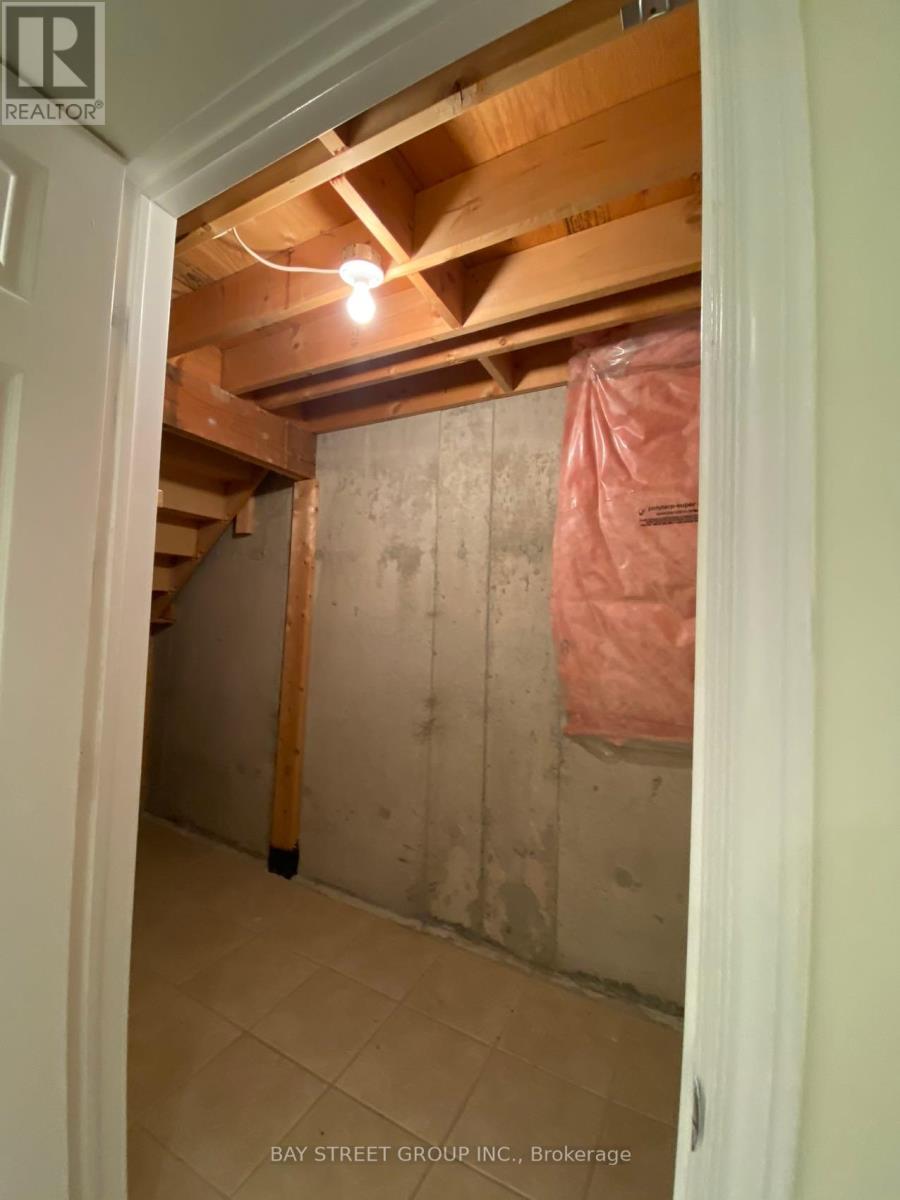 Photo 33 of 27 Neuchatel Avenue, Vaughan ON
