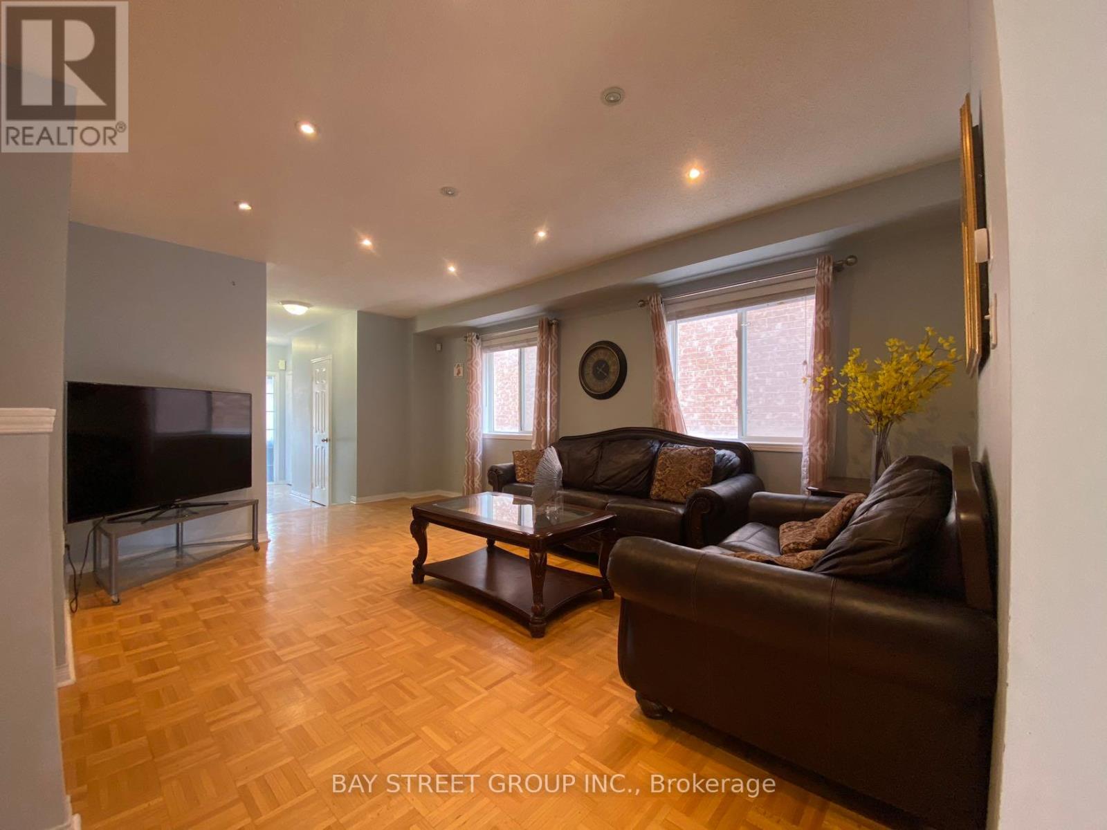 Photo 5 of 27 Neuchatel Avenue, Vaughan ON