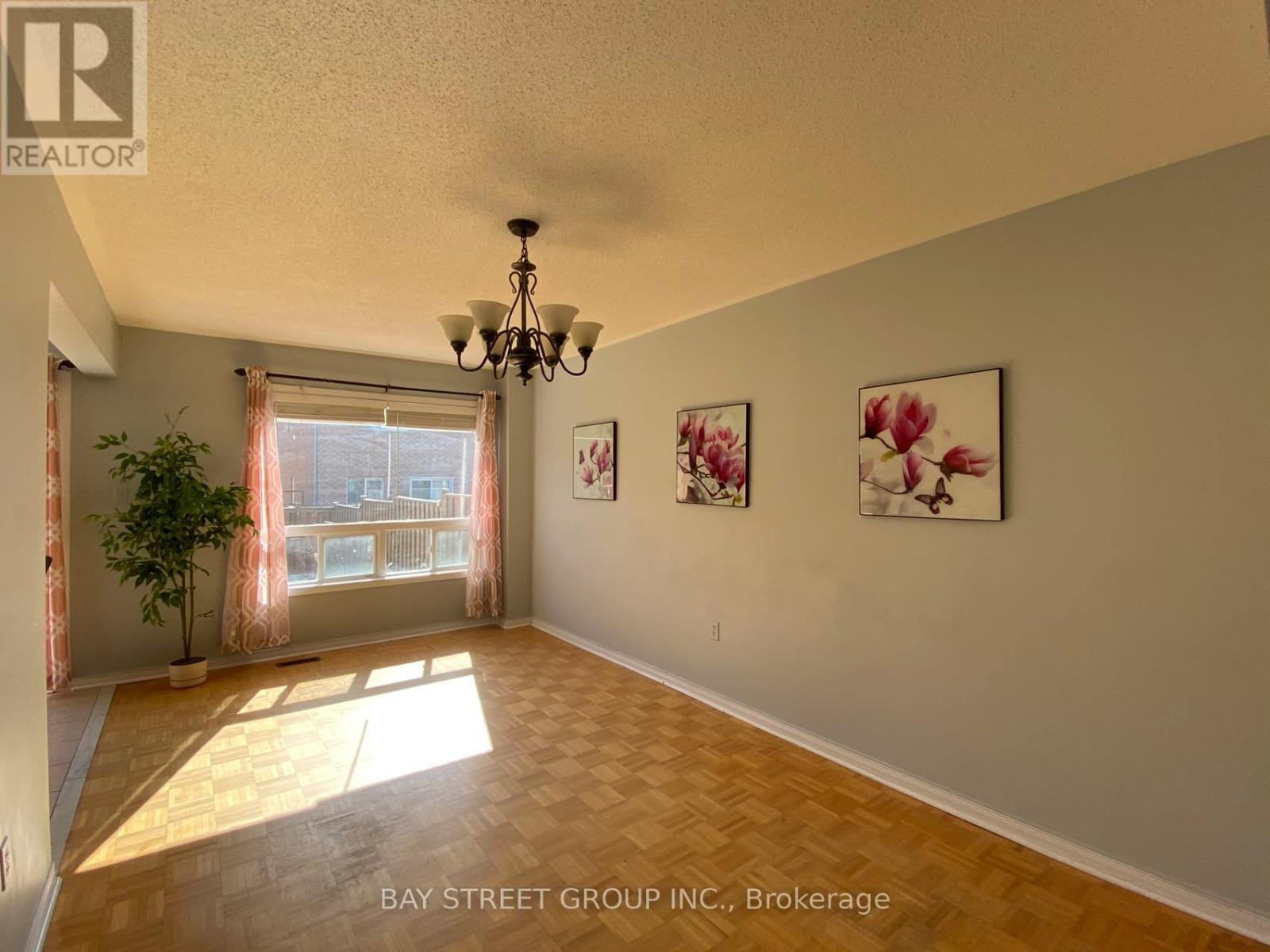 Photo 6 of 27 Neuchatel Avenue, Vaughan ON