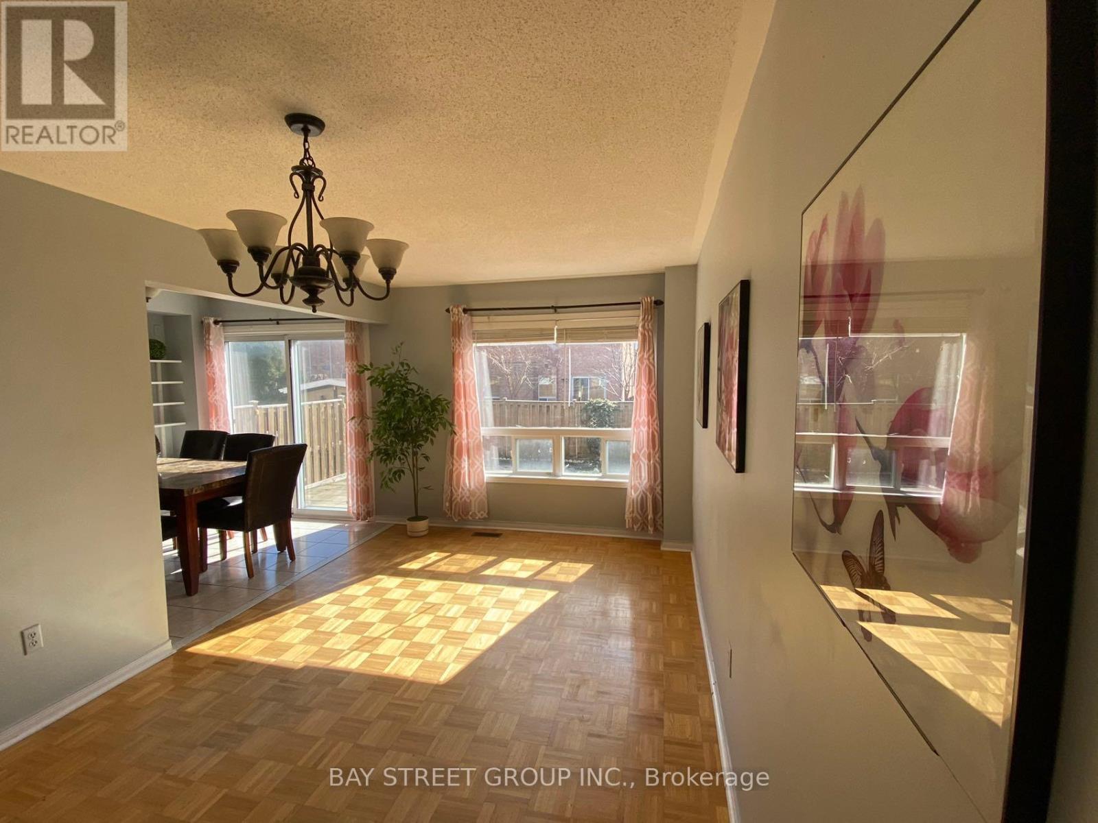 Photo 7 of 27 Neuchatel Avenue, Vaughan ON