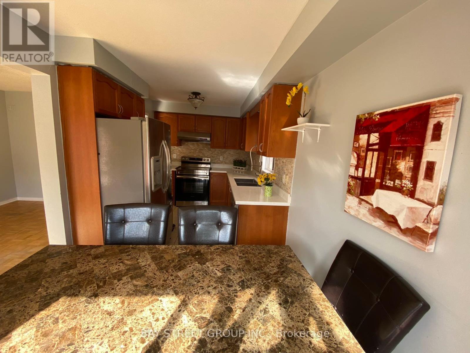 Photo 9 of 27 Neuchatel Avenue, Vaughan ON