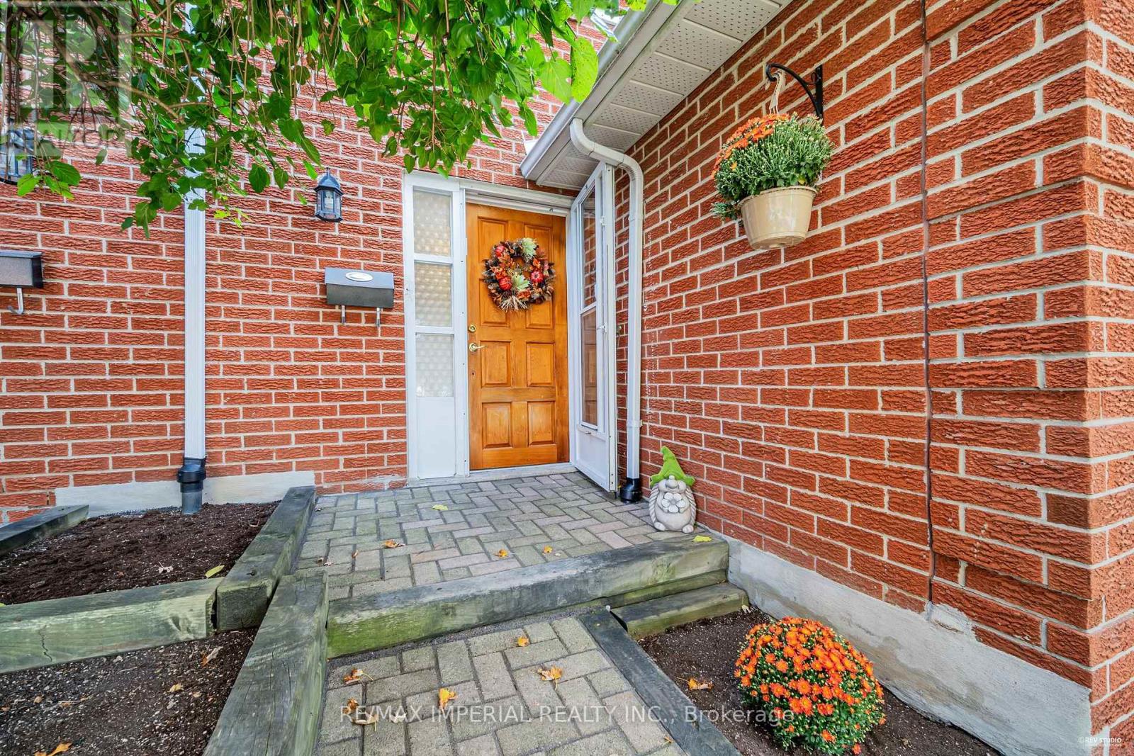 Photo 2 of 24 Norris Way, Markham ON