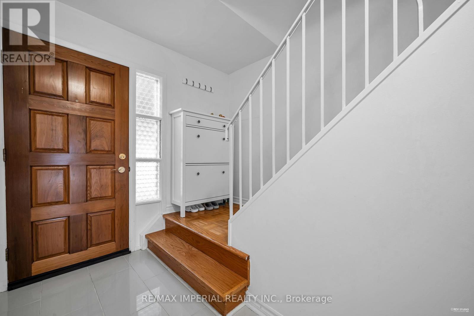Photo 3 of 24 Norris Way, Markham ON