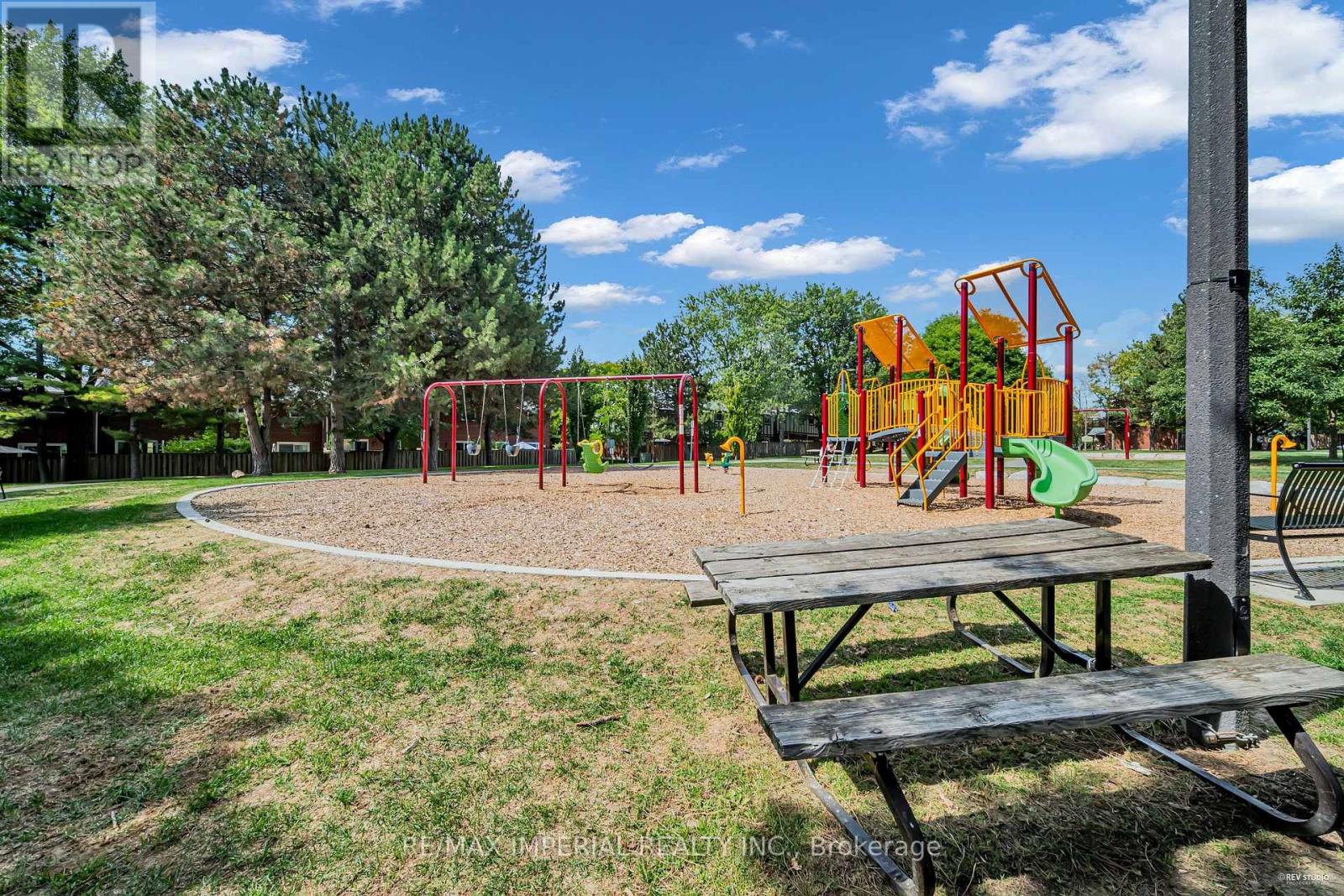 Photo 45 of 24 Norris Way, Markham ON