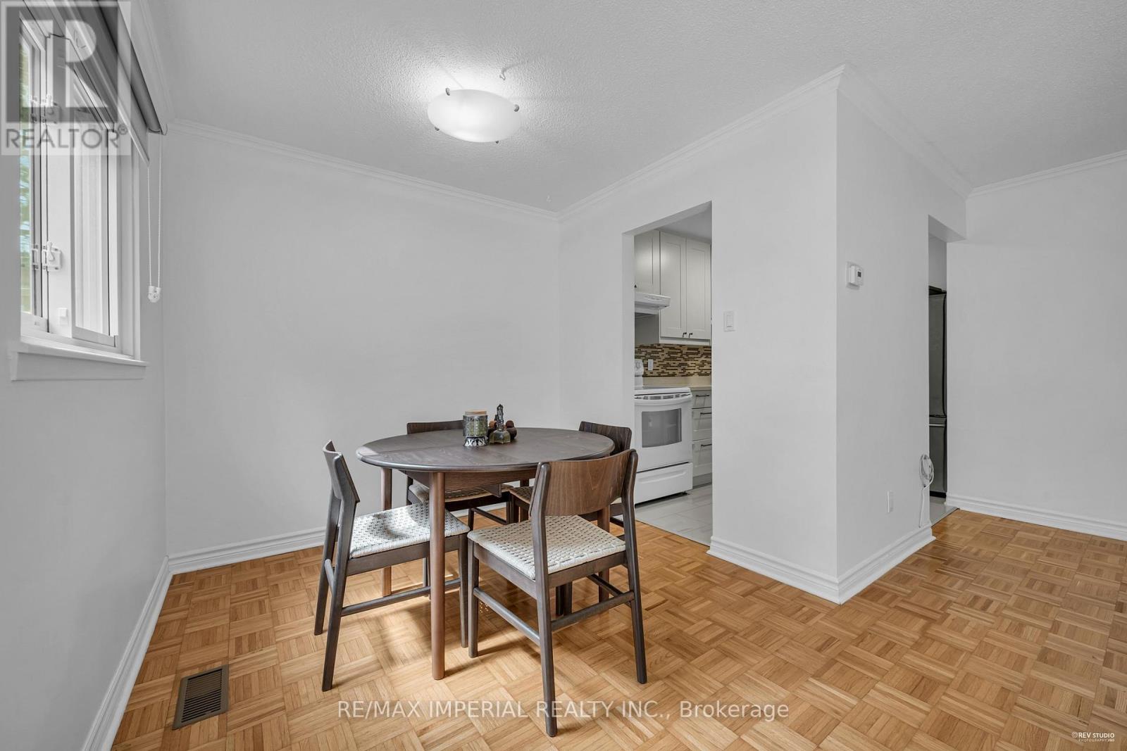 Photo 8 of 24 Norris Way, Markham ON