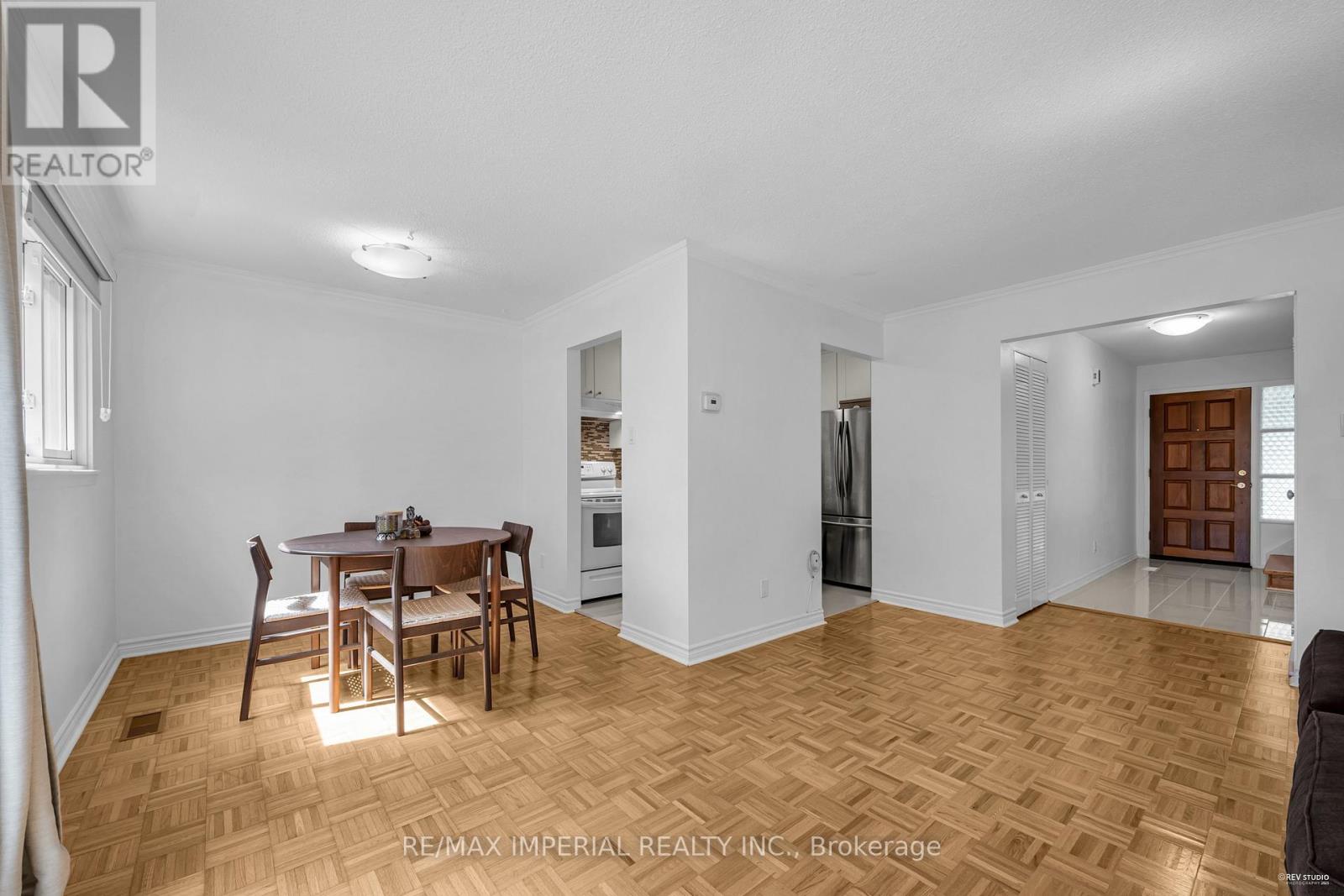 Photo 9 of 24 Norris Way, Markham ON
