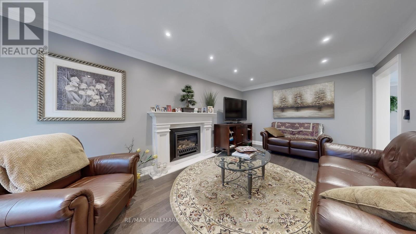 Photo 15 of 62 Corner Ridge Road, Aurora ON