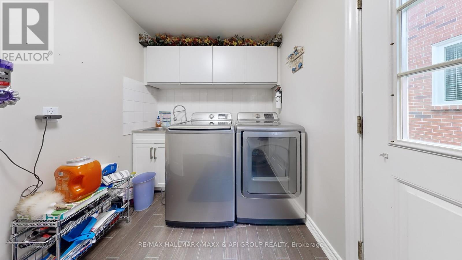 Photo 16 of 62 Corner Ridge Road, Aurora ON