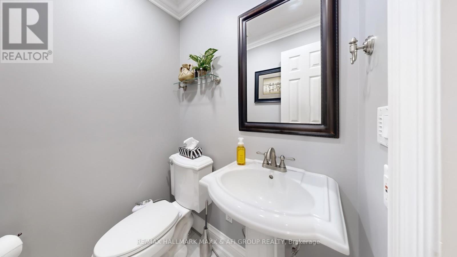 Photo 17 of 62 Corner Ridge Road, Aurora ON