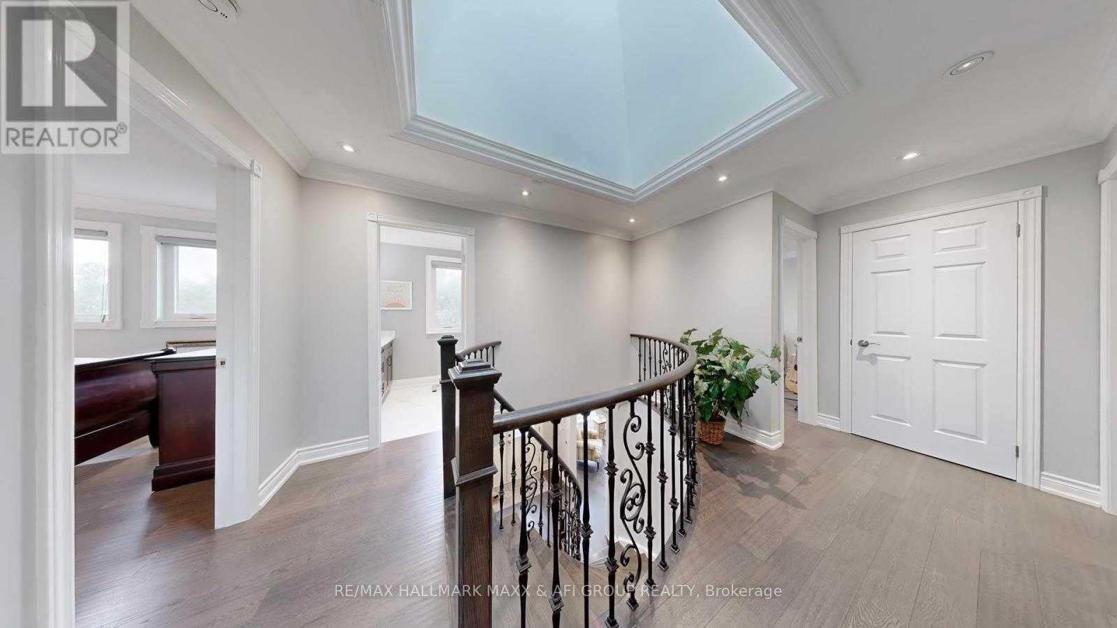 Photo 19 of 62 Corner Ridge Road, Aurora ON