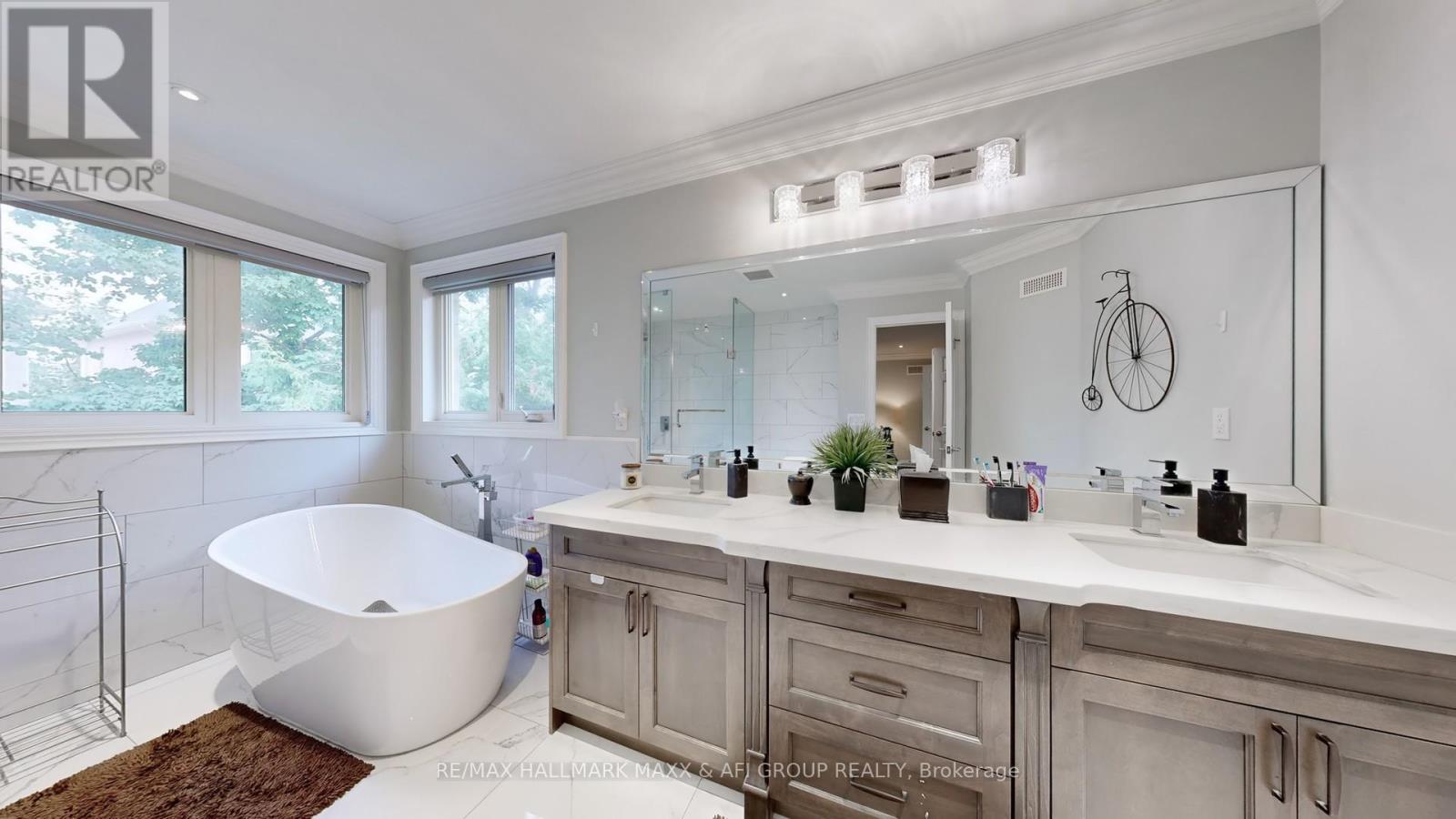 Photo 25 of 62 Corner Ridge Road, Aurora ON