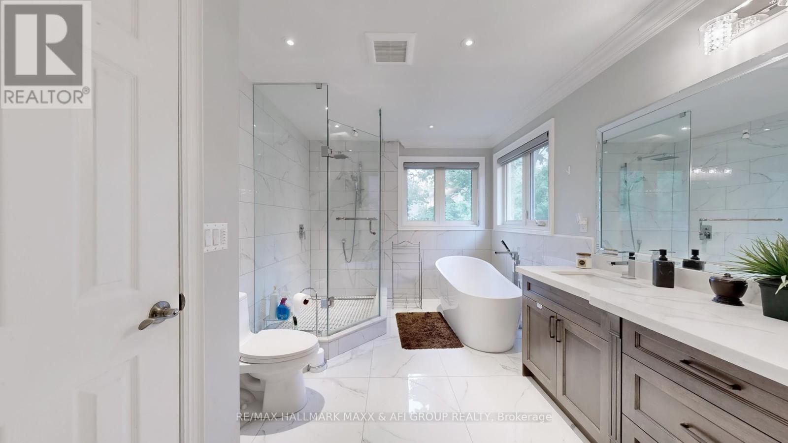 Photo 26 of 62 Corner Ridge Road, Aurora ON