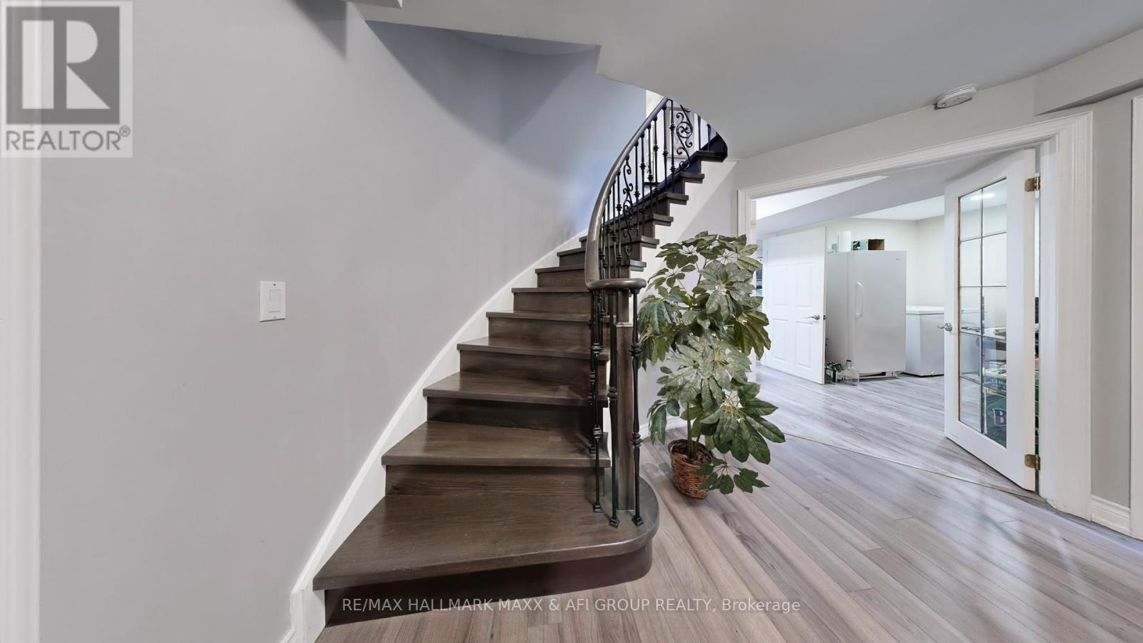 Photo 33 of 62 Corner Ridge Road, Aurora ON