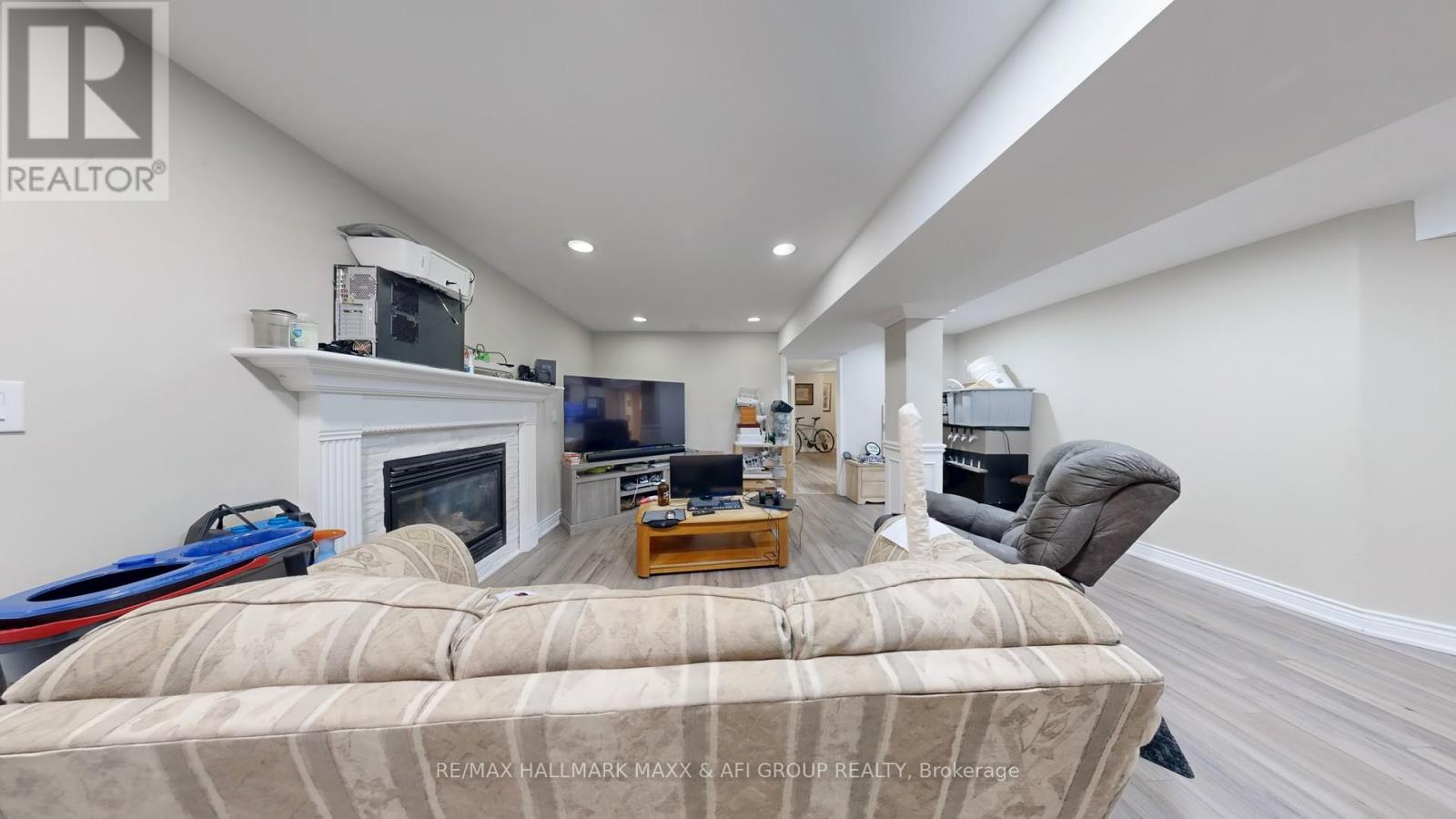 Photo 35 of 62 Corner Ridge Road, Aurora ON