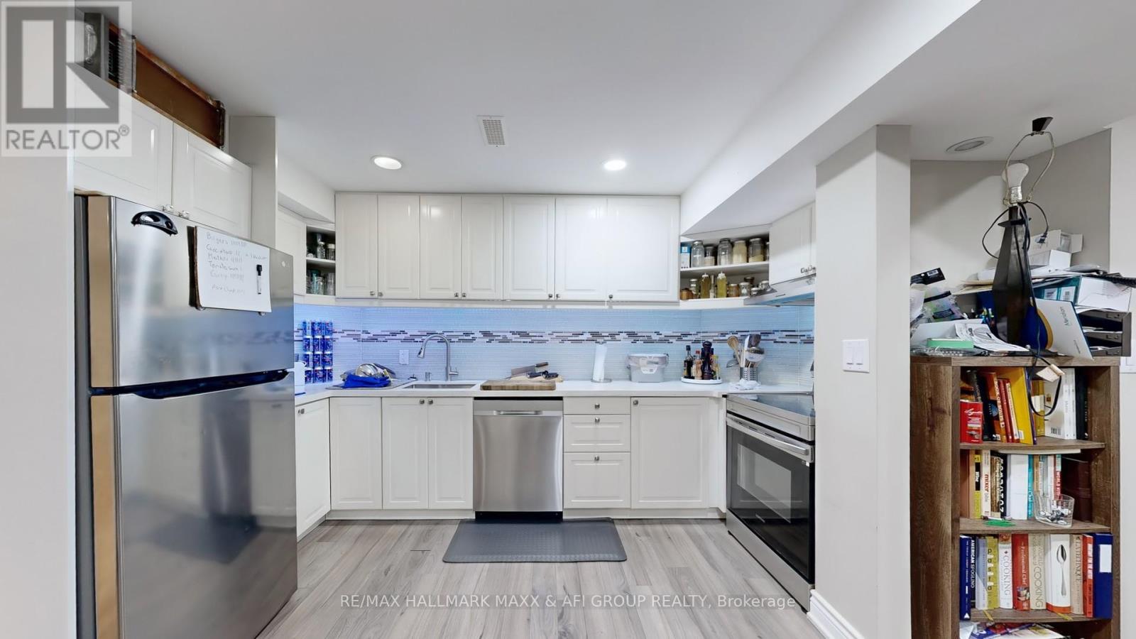 Photo 36 of 62 Corner Ridge Road, Aurora ON