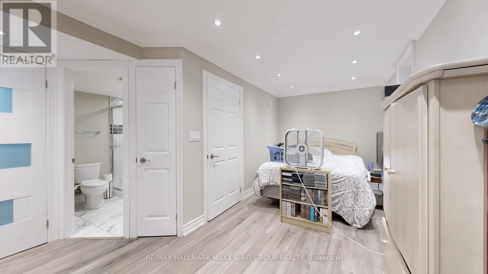 Photo 38 of 62 Corner Ridge Road, Aurora ON