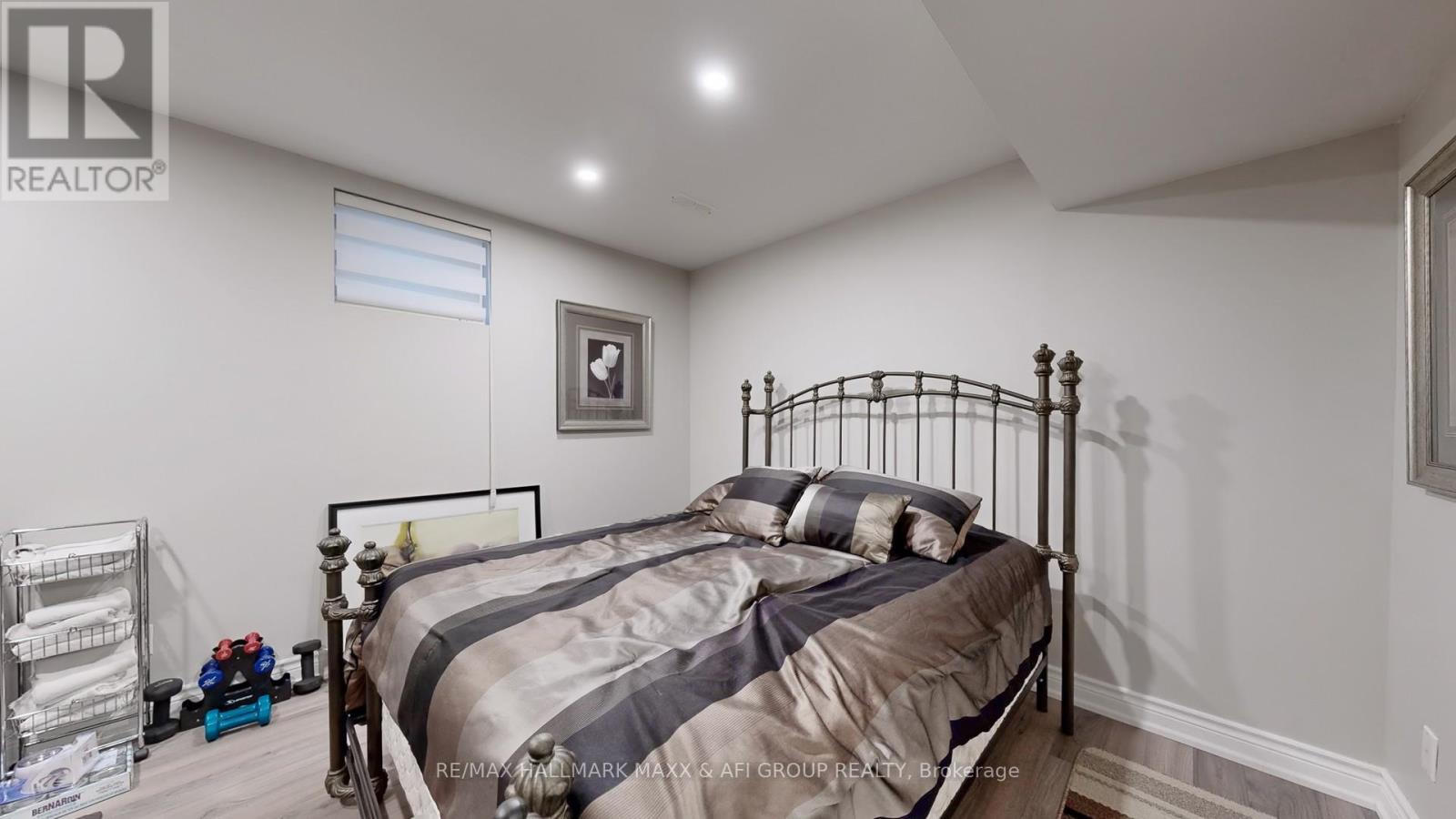 Photo 42 of 62 Corner Ridge Road, Aurora ON