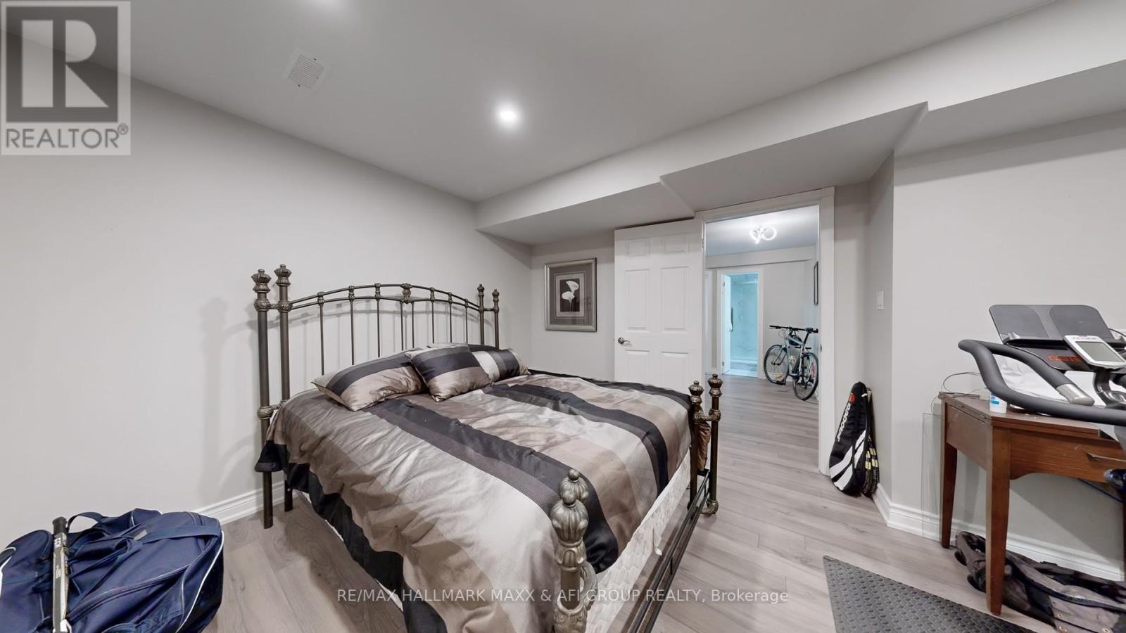 Photo 43 of 62 Corner Ridge Road, Aurora ON