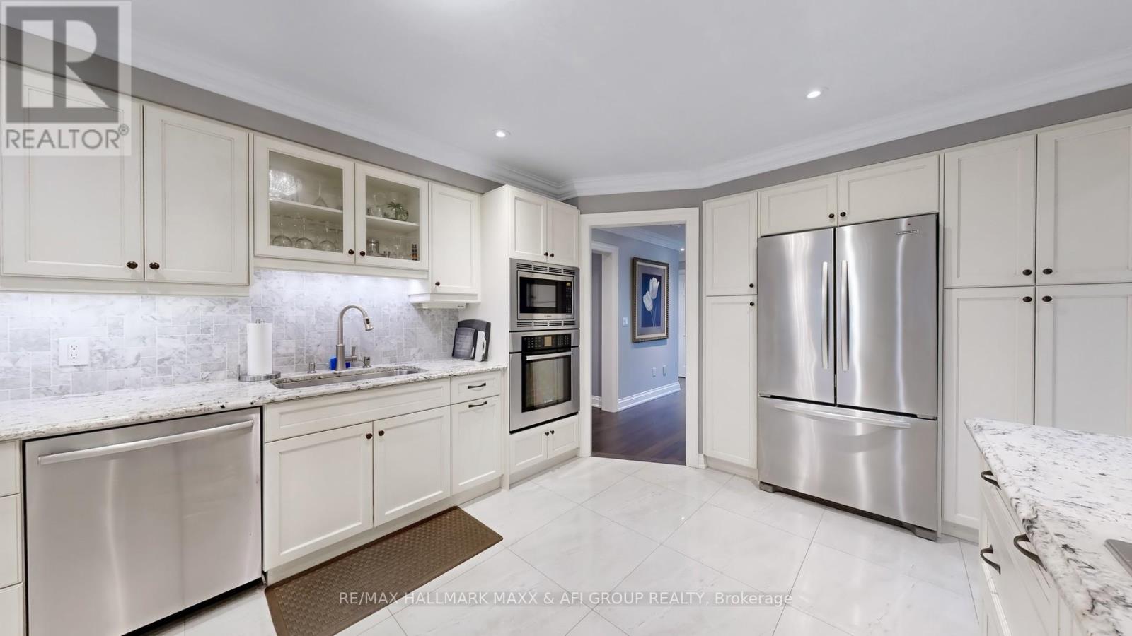 Photo 8 of 62 Corner Ridge Road, Aurora ON